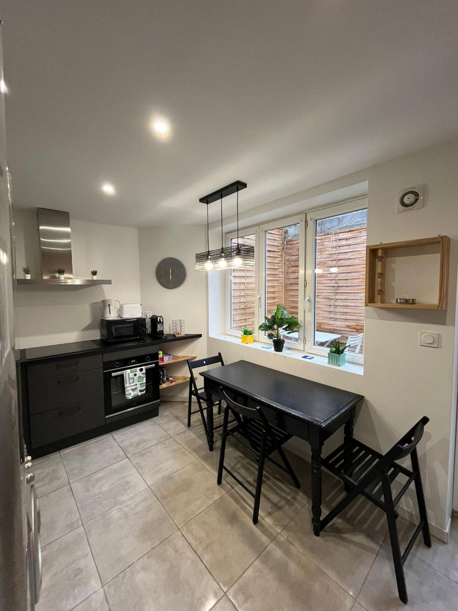 Gite Le Charme Citadin 55 M² Avec Exterieur วาลองเซียนส์ ภายนอก รูปภาพ