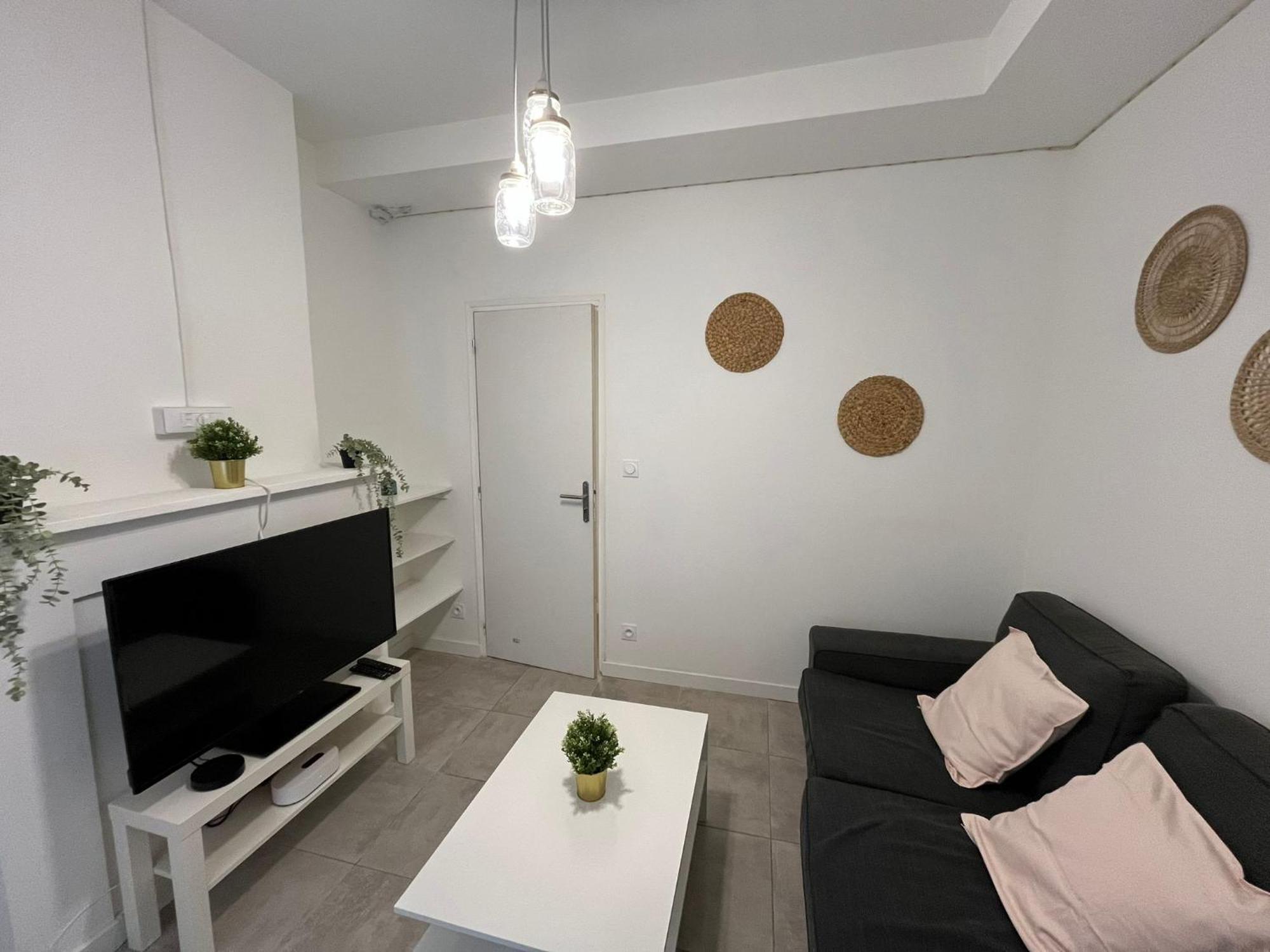 Gite Le Charme Citadin 55 M² Avec Exterieur วาลองเซียนส์ ภายนอก รูปภาพ